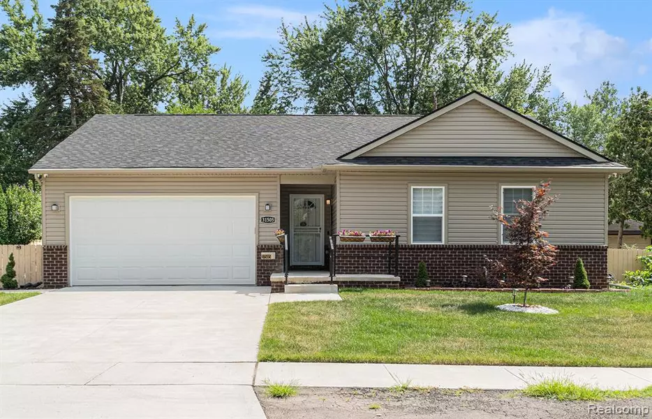 31505 Pierce Street, Garden City, MI 48135 1483