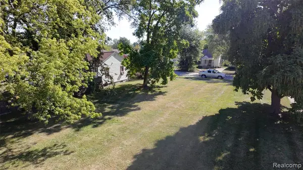 Lincoln Park, MI 48146 4028,4248 Coolidge Avenue