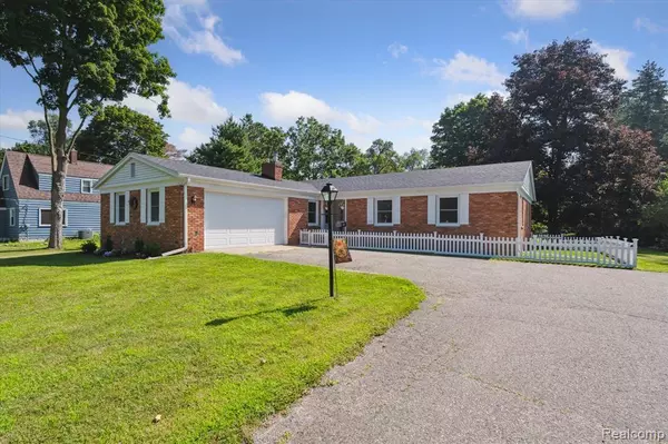 Holly, MI 48442 1422,114 Park Avenue