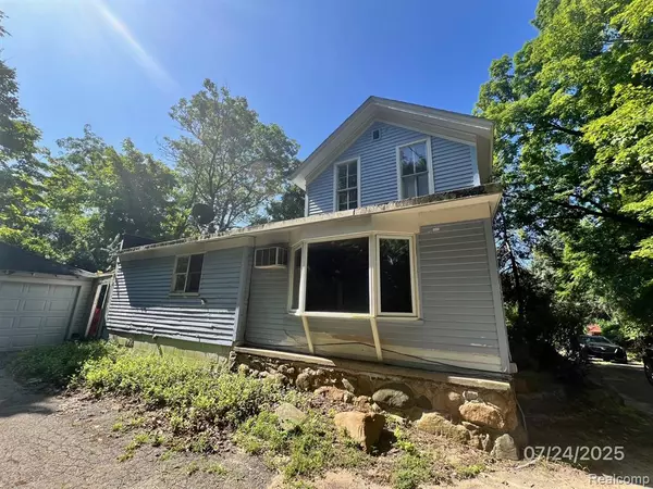 Farmington, MI 48331 3573,36668 Howard Road