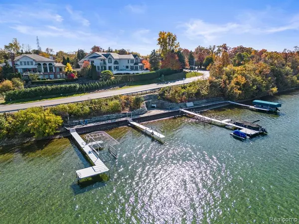 West Bloomfield, MI 48323 1678,3856 VISTA Lane