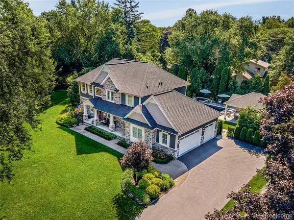 355 Hillboro Drive, Bloomfield Hills, MI 48301 3322