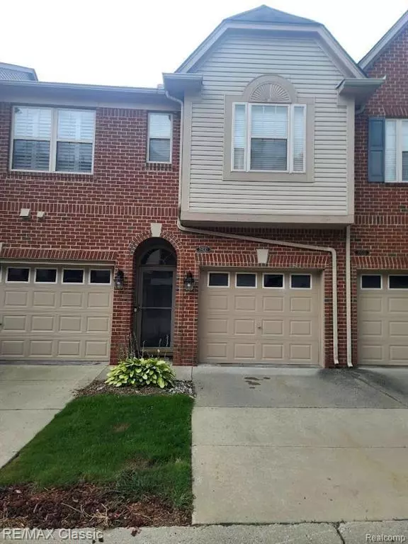 Northville, MI 48168 3960,39530 ROCKCREST Lane