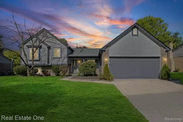 2028 CUMBERLAND Road, Rochester Hills, MI 48307 3702