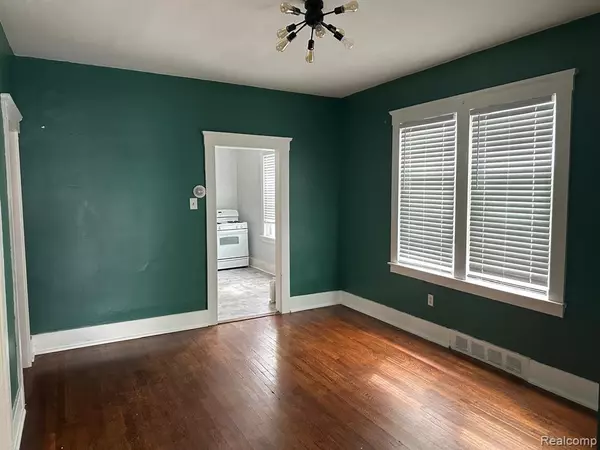 Hamtramck, MI 48212 2979,11658 Lumpkin Street