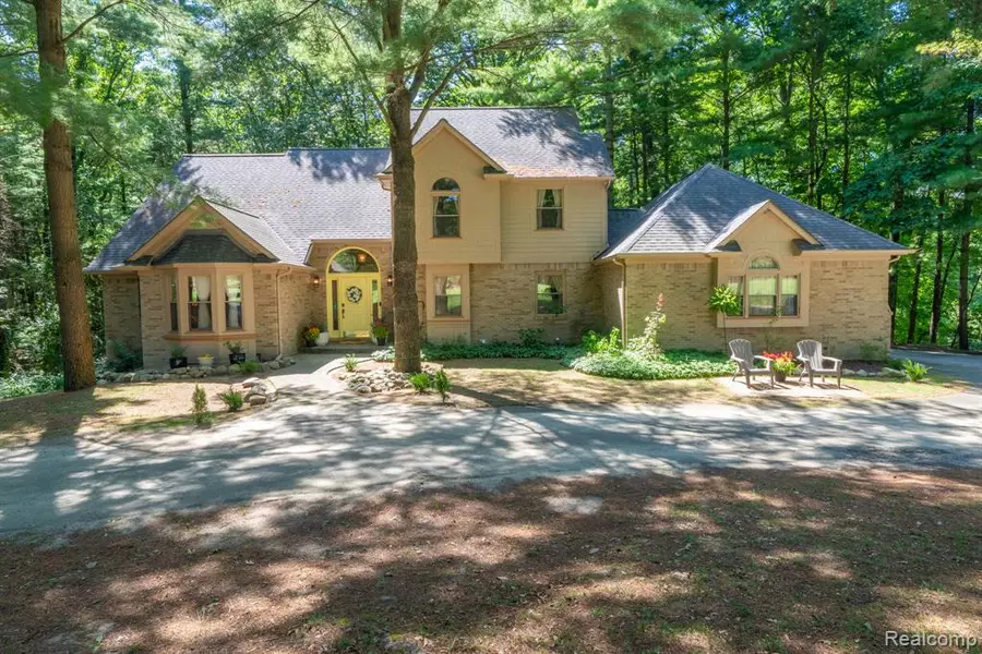 573 Nakomis Trail, Lake Orion, MI 48362 1263