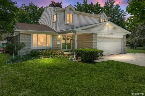 9215 Westbury Avenue, Plymouth, MI 48170 4729