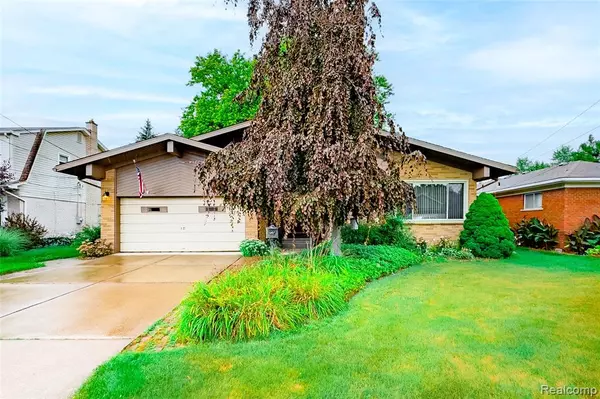 Wyandotte, MI 48192 2650,472 Riverside Drive