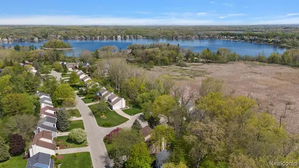 Lake Orion, MI 48360 2728,2686 Orbit Drive