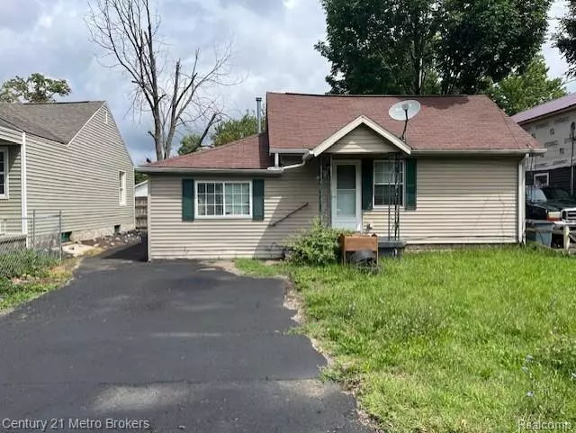 1329 E Decamp Street, Burton, MI 48529 1237