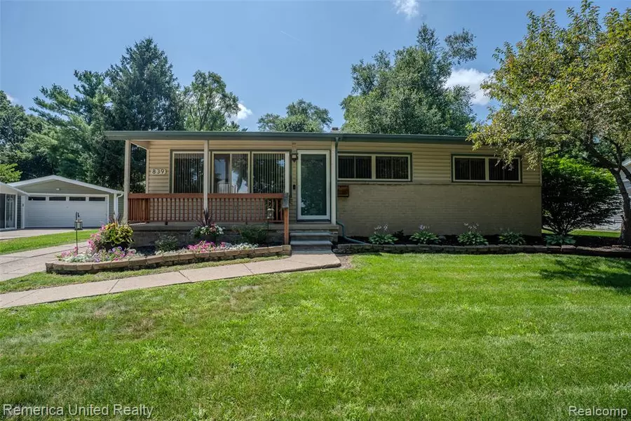 839 Sweetbriar, Milford, MI 48381 1572