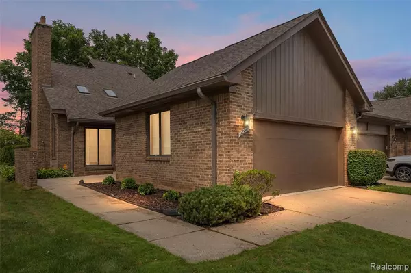 16281 Pine Ridge Drive, Fraser, MI 48026 5005