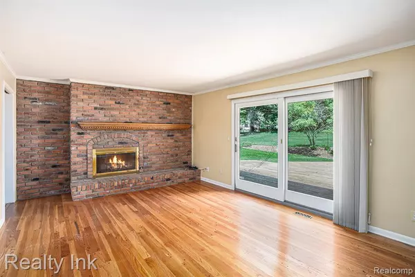 Rochester Hills, MI 48309 1821,458 Shagbark Drive