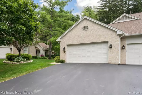 Brighton, MI 48116 9186,4445 Golf View Drive