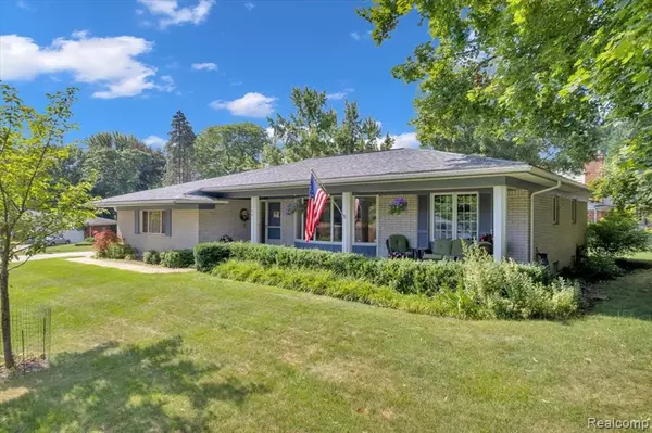 724 Lynndale Drive, Rochester Hills, MI 48309 2440