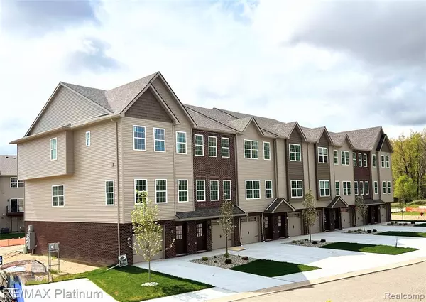 1684 Pinecroft Lane,  Howell,  MI 48855 7802