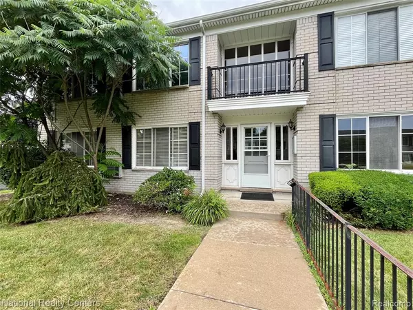 100 W Hickory Grove Road, Bloomfield Hills, MI 48304 2166