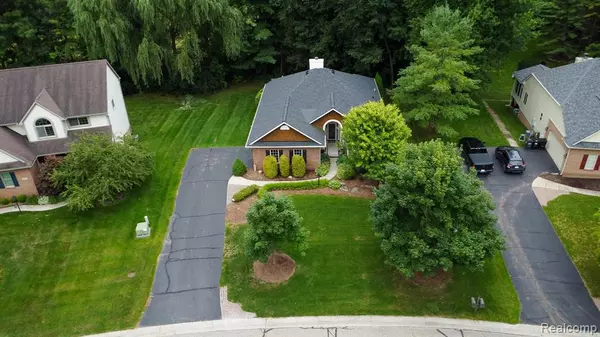 Clarkston, MI 48346 1596,7185 Elderwood Circle