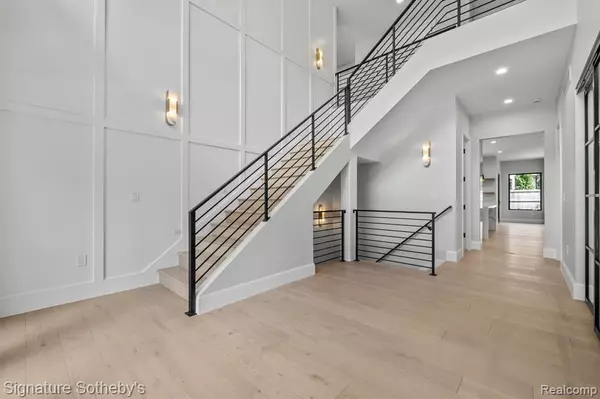 Birmingham, MI 48009 4135,1541 Shipman Boulevard