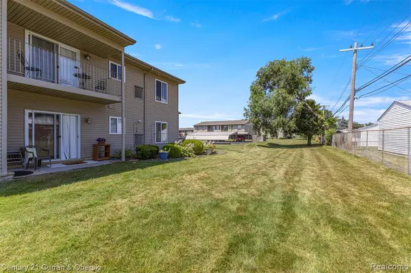 Allen Park, MI 48101 1497,10037 Allen Pointe Drive