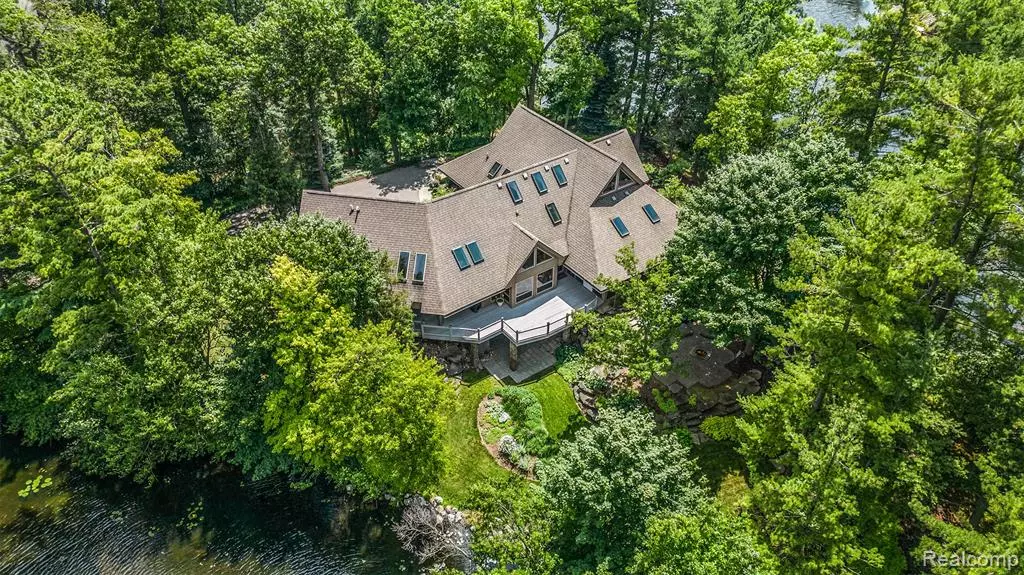 1181 Abseguami Trail, Lake Orion, MI 48362 1408