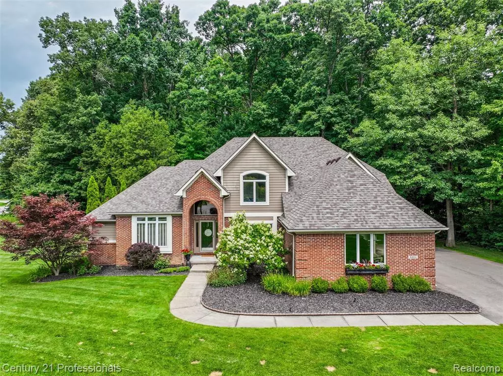 Clarkston, MI 48348 4162,9884 Forest Ridge Drive