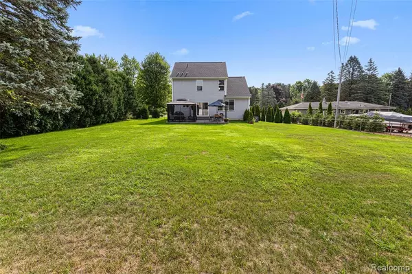 Lake Orion, MI 48362 2552,710 Pine Tree Road