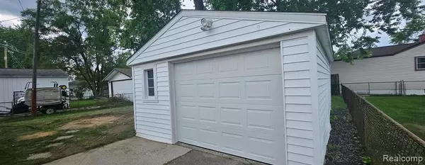 Garden City, MI 48135 1051,960 Radcliff Street