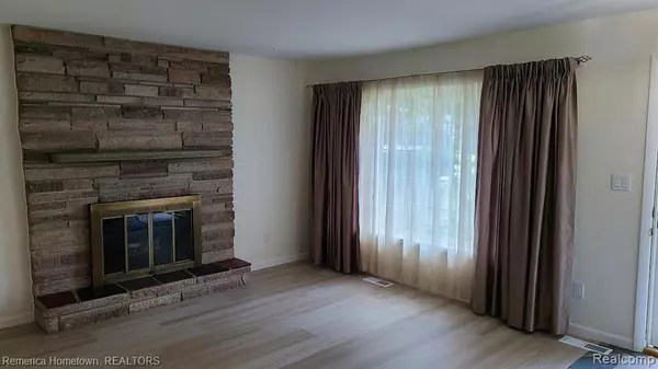 Commerce Twp, MI 48382 3473,8736 Ringwood Drive