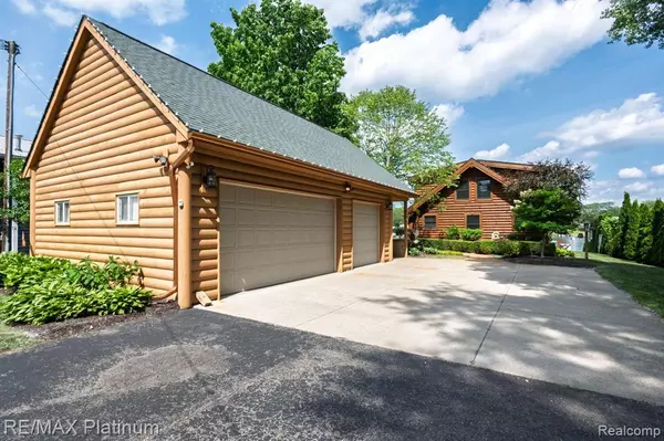 Brighton, MI 48114 8912,2757 S Hacker Road