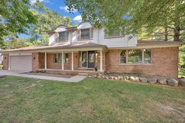 Rochester Hills, MI 48309 2450,928 Hampstead Lane