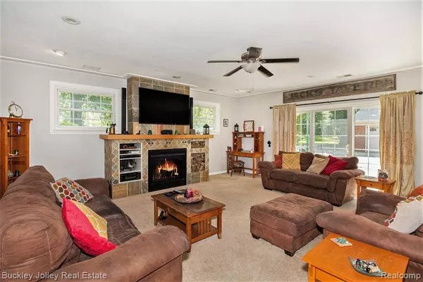 Brighton, MI 48116 8220,8900 Rickett Road