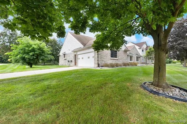 Farmington Hills, MI 48331 2335,28755 Wilton Drive