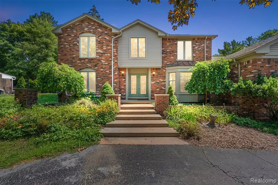 5353 W Bloomfield Lake Road, West Bloomfield, MI 48323 2411