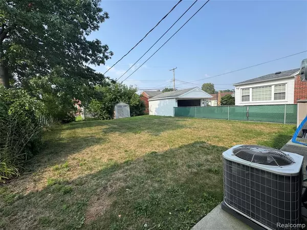 Dearborn, MI 48128 1880,22928 Lodge Lane