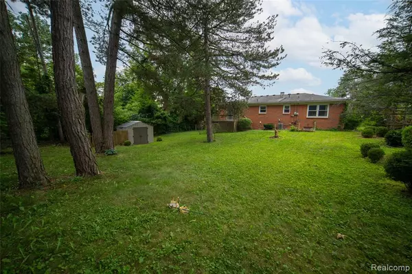 Milford, MI 48381 1641,846 1st Street