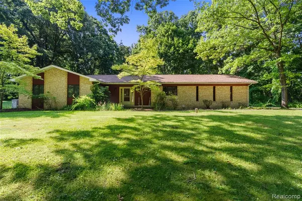 Milford, MI 48381 3417,250 Scottshill Road