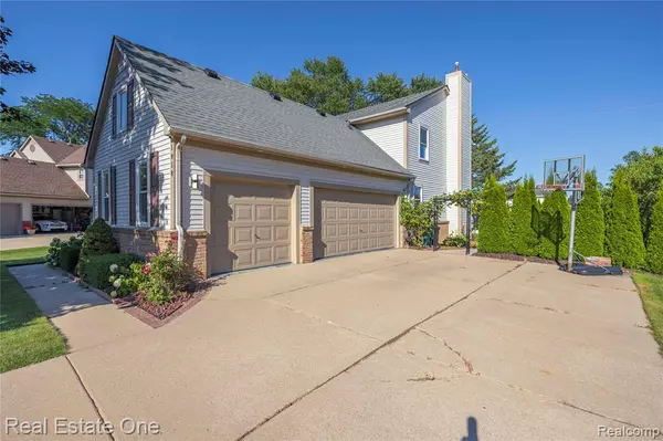 Wixom, MI 48393 1220,1918 PALMER DRIVE