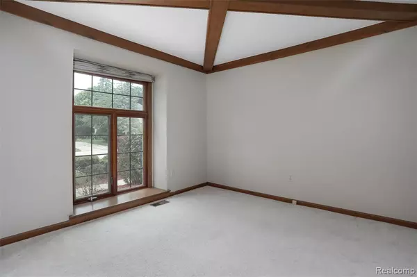 Rochester, MI 48309 1145,360 Fordcroft Drive