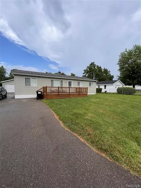 1452 W Humphrey Avenue, Flint, MI 48505