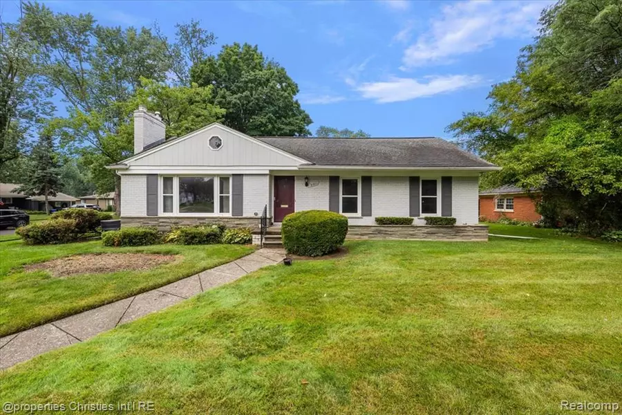 31711 Arlington Drive, Beverly Hills, MI 48025 5663