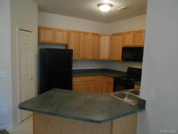 Walled Lake, MI 48390 4023,17109 Addington