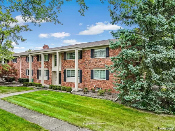Bloomfield Village, MI 48304 5141,42472 Woodward Avenue