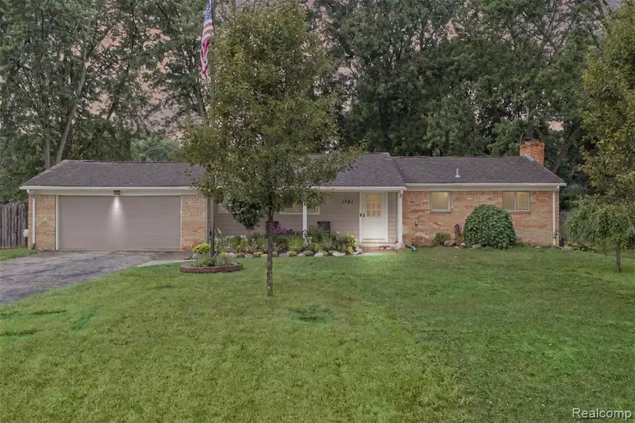 1301 Bielby Street, Waterford, MI 48328 1307