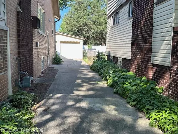 Grosse Pointe Park, MI 48230 1348,1032 Beaconsfield Avenue