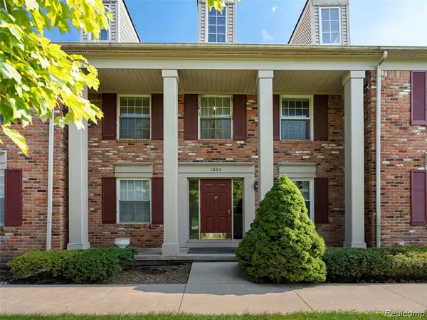 1665 Huntington Park, Rochester Hills, MI 48309 2206