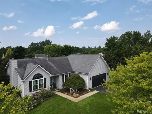 Brighton, MI 48116 6298,9327 Huron Park Drive