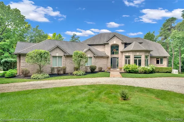 668 E Buell Road, Rochester, MI 48306
