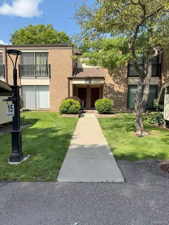 18334 University Park Drive, Livonia, MI 48152 2628