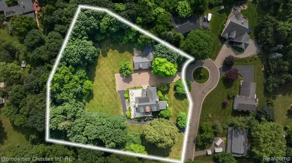 Bloomfield Hills, MI 48304 3743,777 Kensington Lane